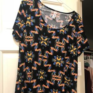 Lularoe classic tee.  New